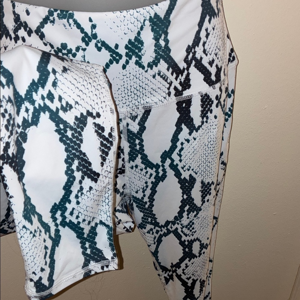 Snake Print Set - Picture 6 of 6